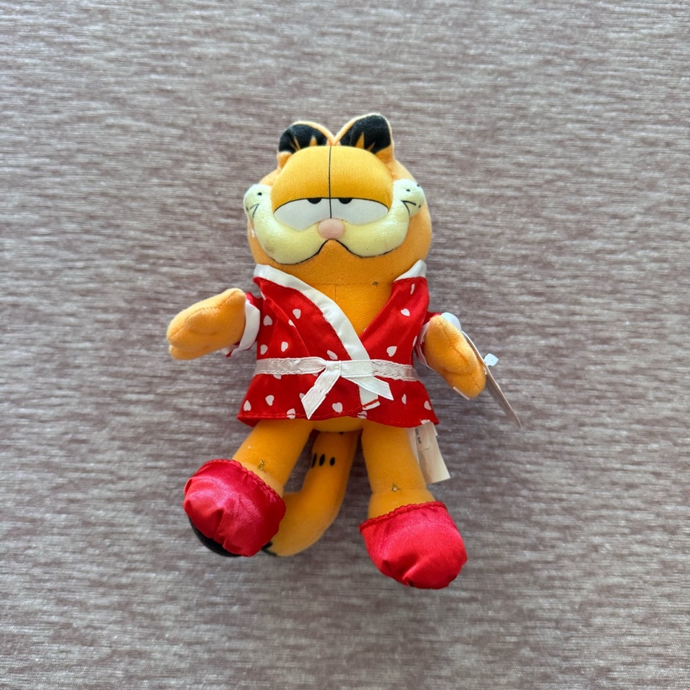 Vintage Stuffed Animal Garfield Russell Stover Red Valentine in Robe 7" Toy Cat